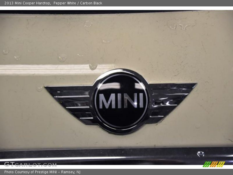 Pepper White / Carbon Black 2013 Mini Cooper Hardtop