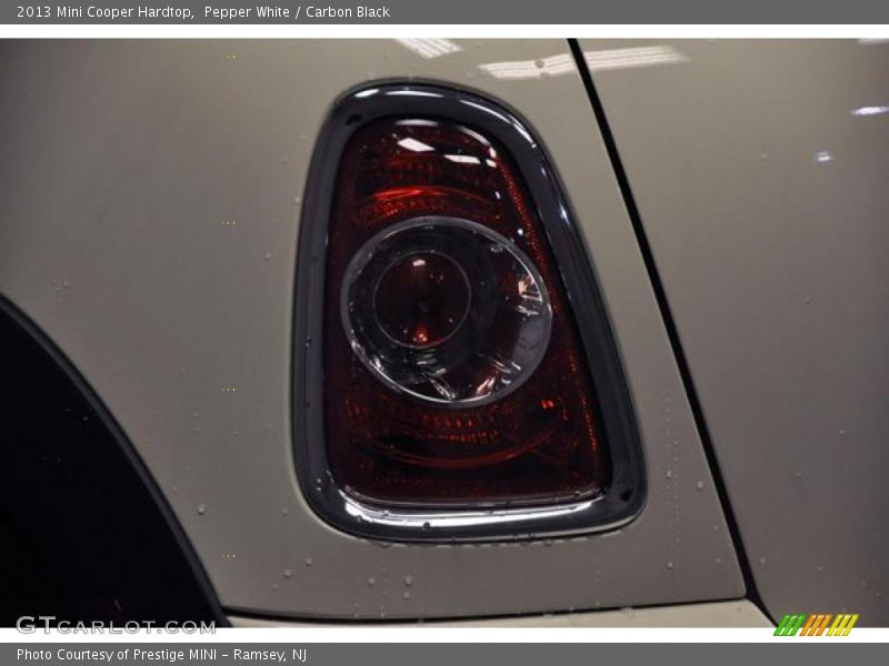 Pepper White / Carbon Black 2013 Mini Cooper Hardtop
