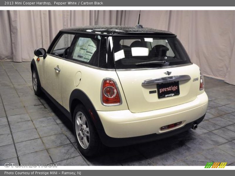 Pepper White / Carbon Black 2013 Mini Cooper Hardtop