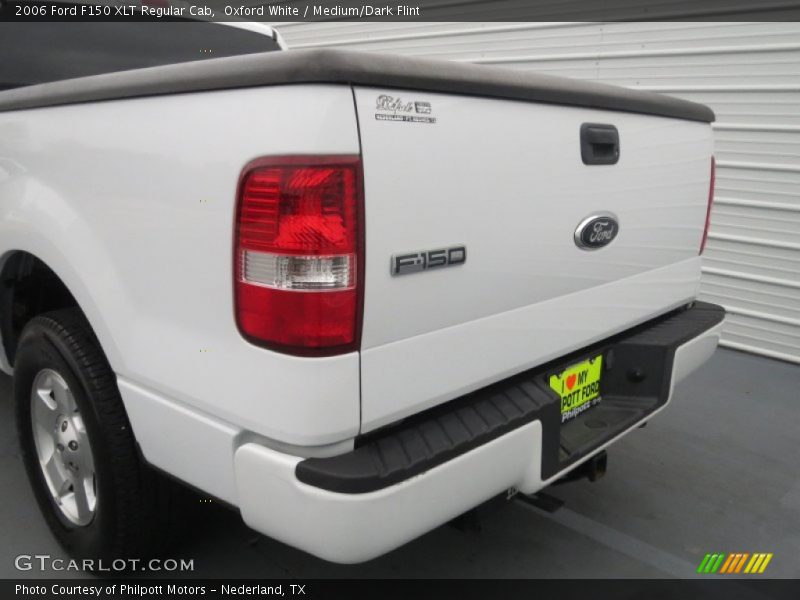 Oxford White / Medium/Dark Flint 2006 Ford F150 XLT Regular Cab