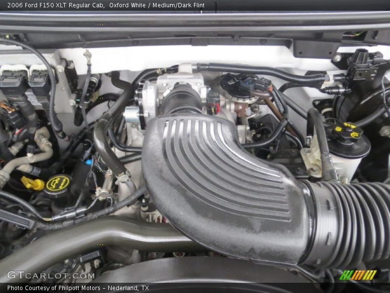Oxford White / Medium/Dark Flint 2006 Ford F150 XLT Regular Cab