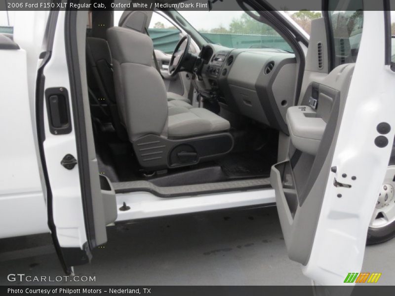 Oxford White / Medium/Dark Flint 2006 Ford F150 XLT Regular Cab