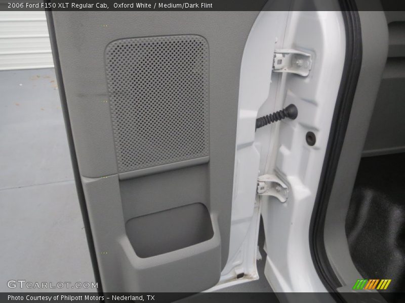 Oxford White / Medium/Dark Flint 2006 Ford F150 XLT Regular Cab