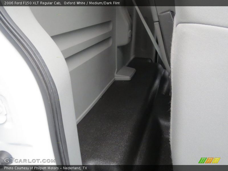 Oxford White / Medium/Dark Flint 2006 Ford F150 XLT Regular Cab