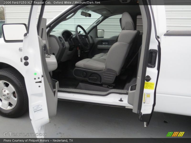 Oxford White / Medium/Dark Flint 2006 Ford F150 XLT Regular Cab