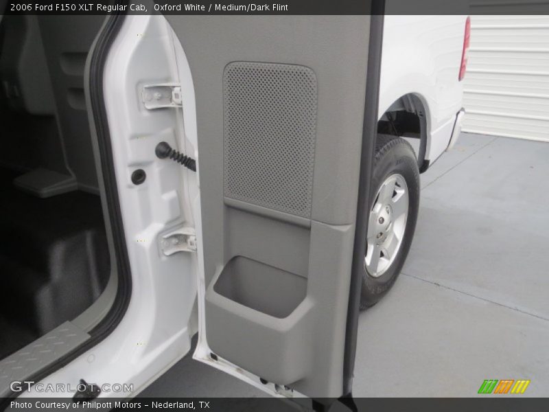 Oxford White / Medium/Dark Flint 2006 Ford F150 XLT Regular Cab