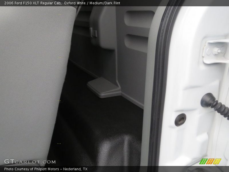 Oxford White / Medium/Dark Flint 2006 Ford F150 XLT Regular Cab