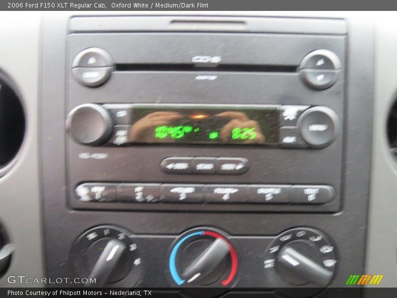 Oxford White / Medium/Dark Flint 2006 Ford F150 XLT Regular Cab