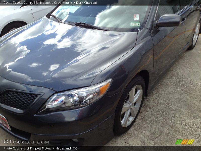 Magnetic Gray Metallic / Dark Charcoal 2011 Toyota Camry SE