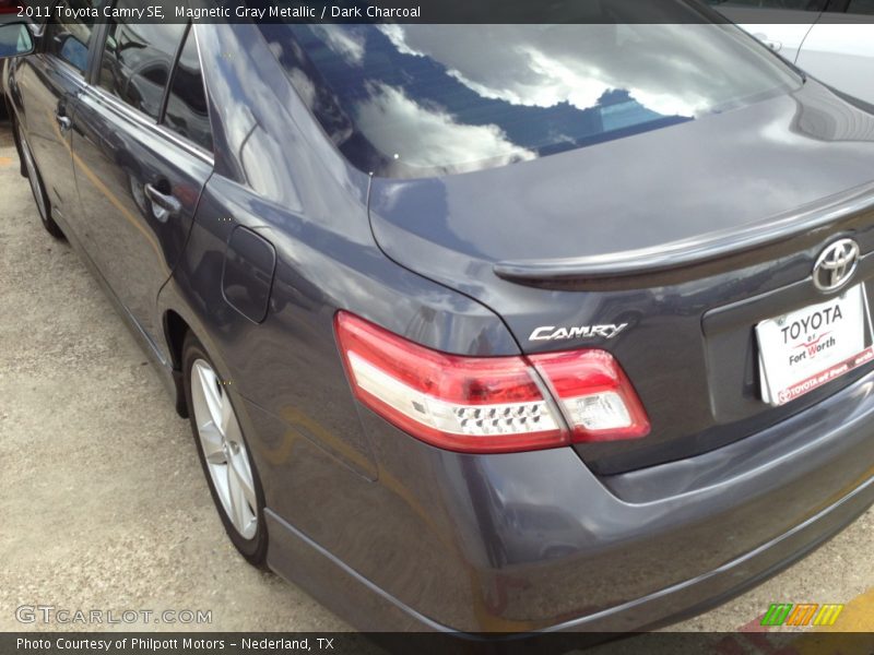 Magnetic Gray Metallic / Dark Charcoal 2011 Toyota Camry SE
