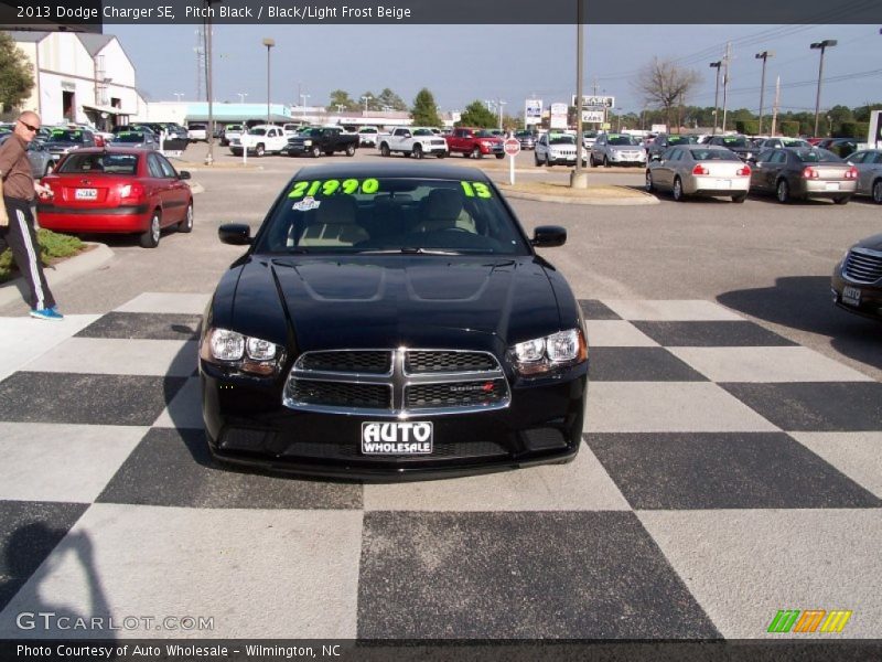 Pitch Black / Black/Light Frost Beige 2013 Dodge Charger SE