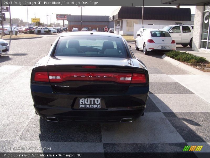 Pitch Black / Black/Light Frost Beige 2013 Dodge Charger SE