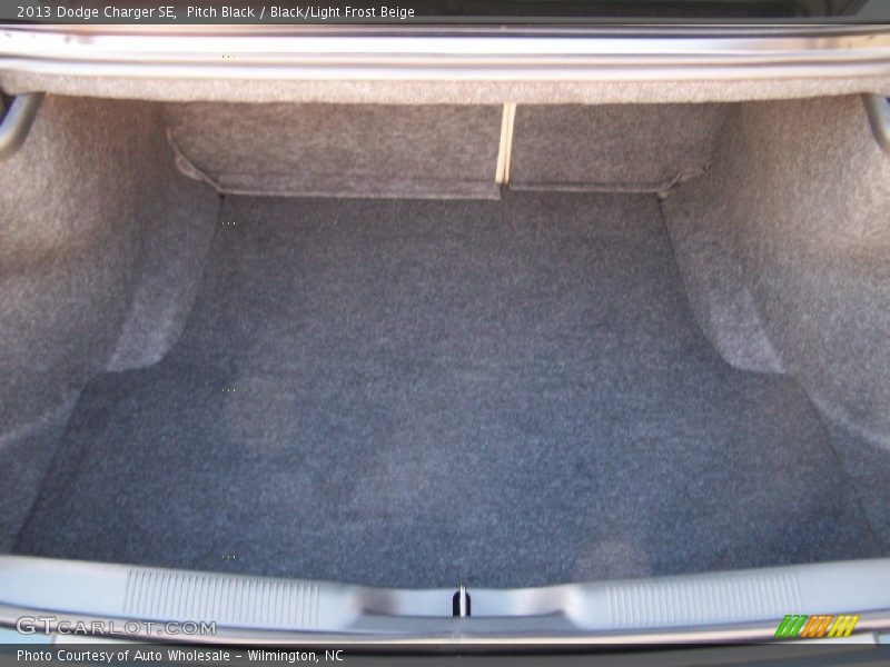 Pitch Black / Black/Light Frost Beige 2013 Dodge Charger SE