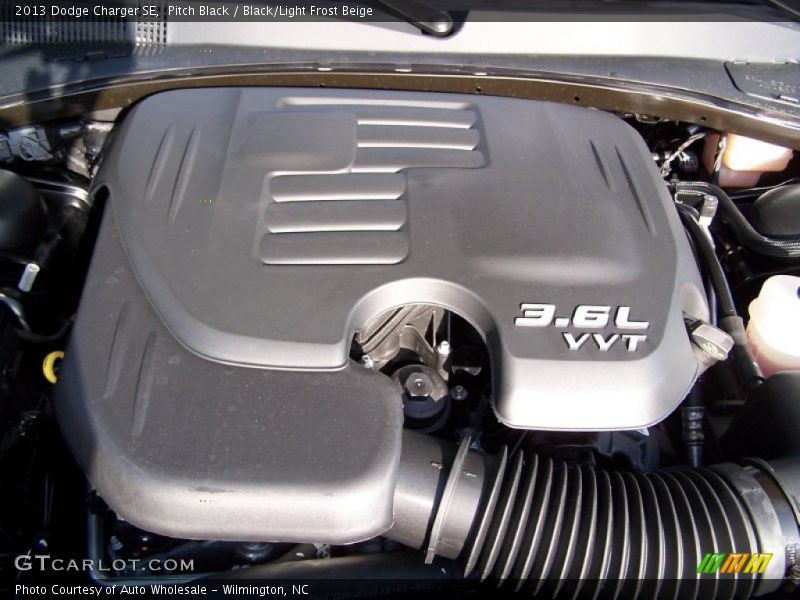 Pitch Black / Black/Light Frost Beige 2013 Dodge Charger SE