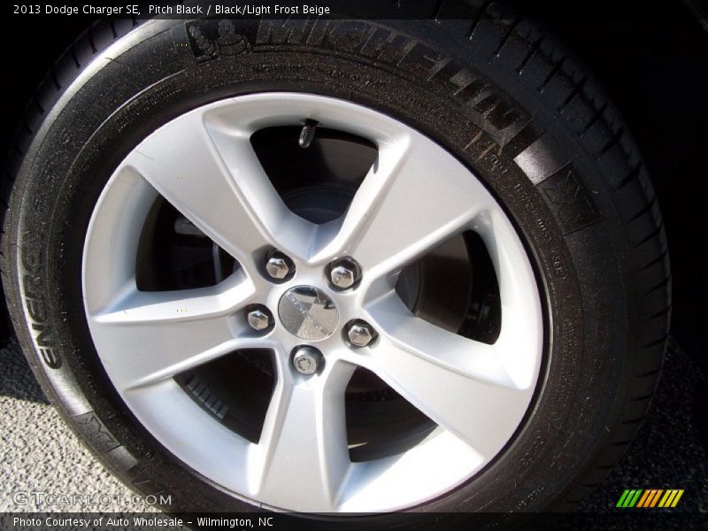 Pitch Black / Black/Light Frost Beige 2013 Dodge Charger SE