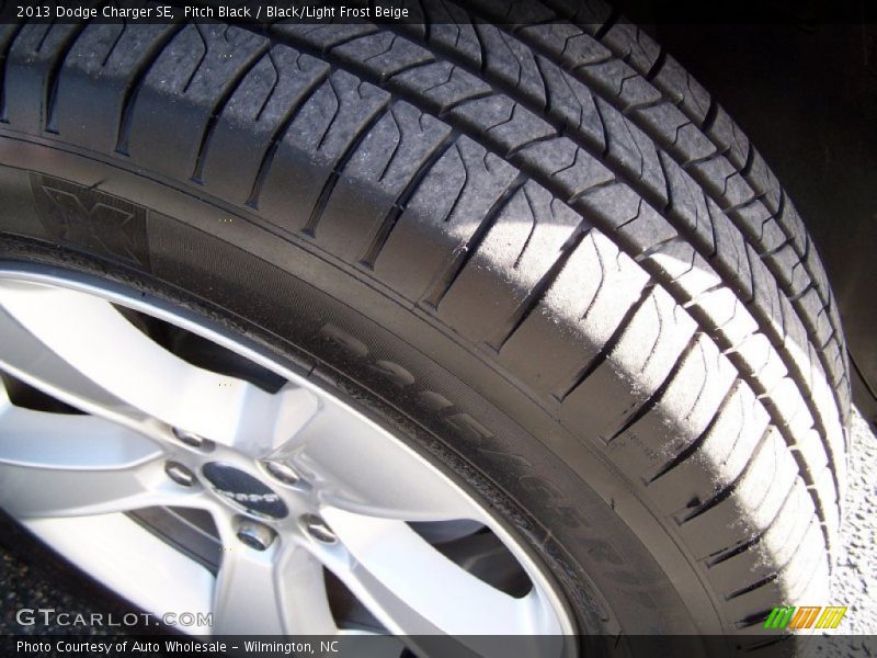 Pitch Black / Black/Light Frost Beige 2013 Dodge Charger SE