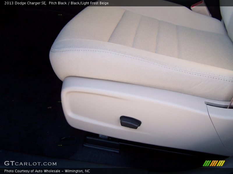 Pitch Black / Black/Light Frost Beige 2013 Dodge Charger SE