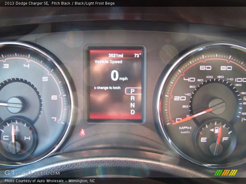 Pitch Black / Black/Light Frost Beige 2013 Dodge Charger SE