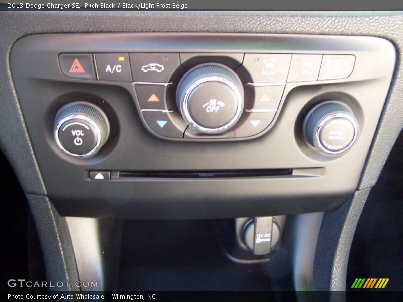 Pitch Black / Black/Light Frost Beige 2013 Dodge Charger SE