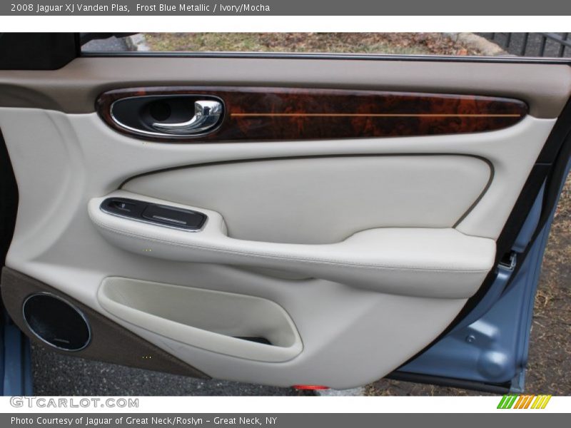 Door Panel of 2008 XJ Vanden Plas