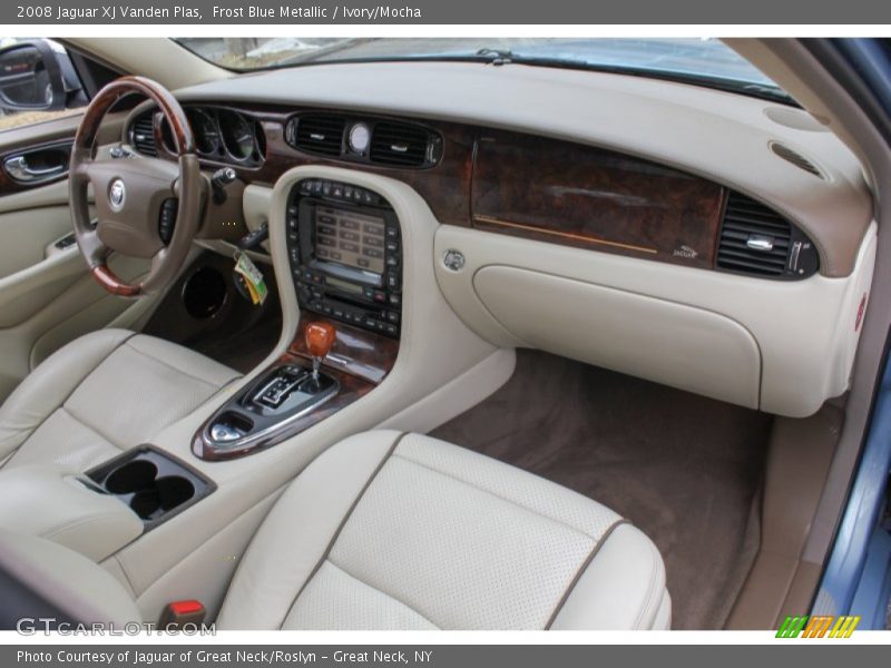 Dashboard of 2008 XJ Vanden Plas