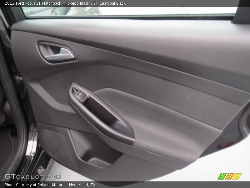 Tuxedo Black / ST Charcoal Black 2013 Ford Focus ST Hatchback