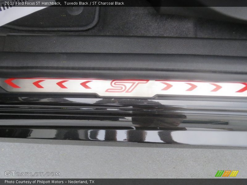 Tuxedo Black / ST Charcoal Black 2013 Ford Focus ST Hatchback