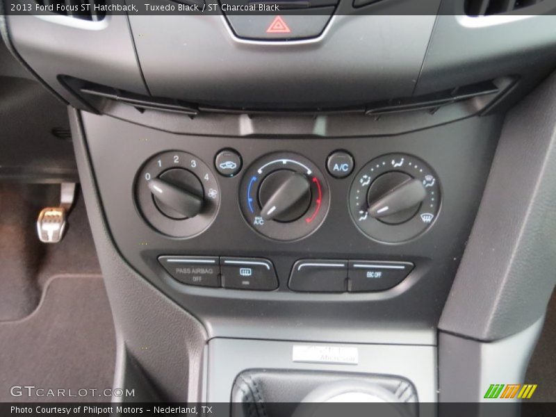 Tuxedo Black / ST Charcoal Black 2013 Ford Focus ST Hatchback