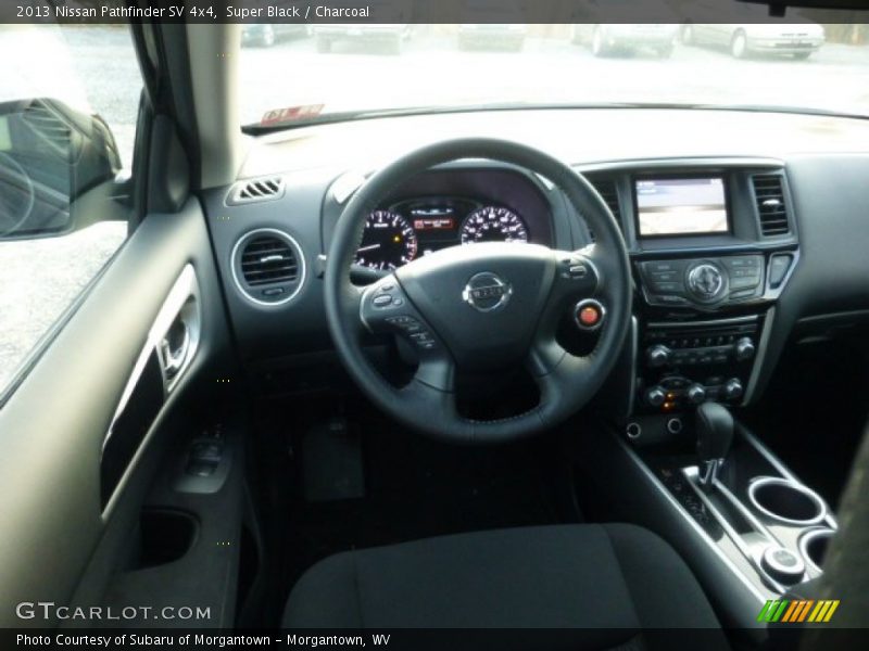 Super Black / Charcoal 2013 Nissan Pathfinder SV 4x4
