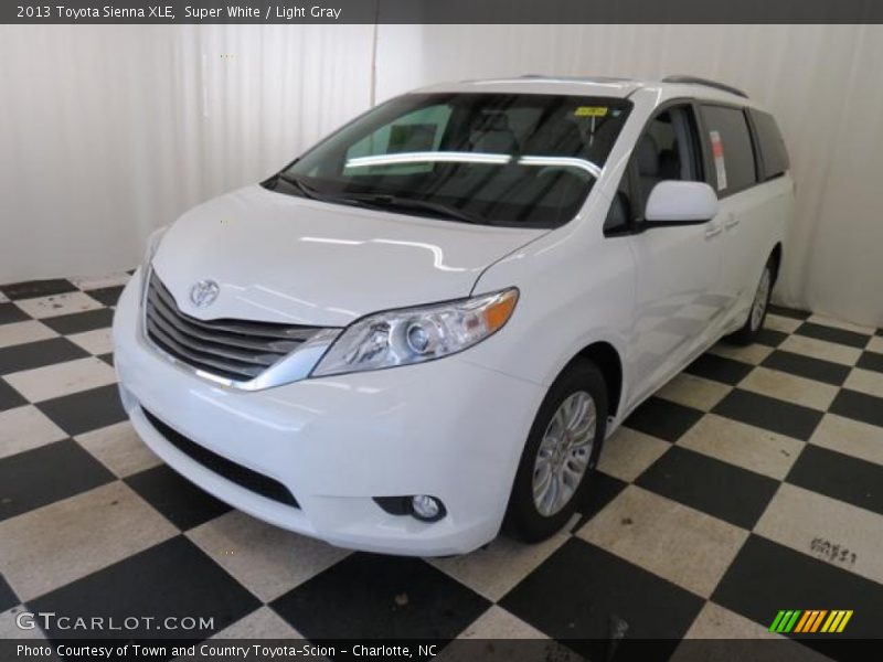 Super White / Light Gray 2013 Toyota Sienna XLE