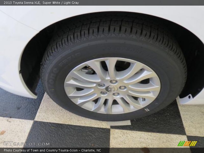 Super White / Light Gray 2013 Toyota Sienna XLE