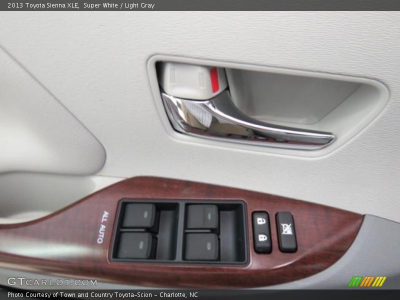 Super White / Light Gray 2013 Toyota Sienna XLE