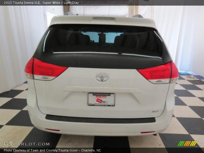 Super White / Light Gray 2013 Toyota Sienna XLE