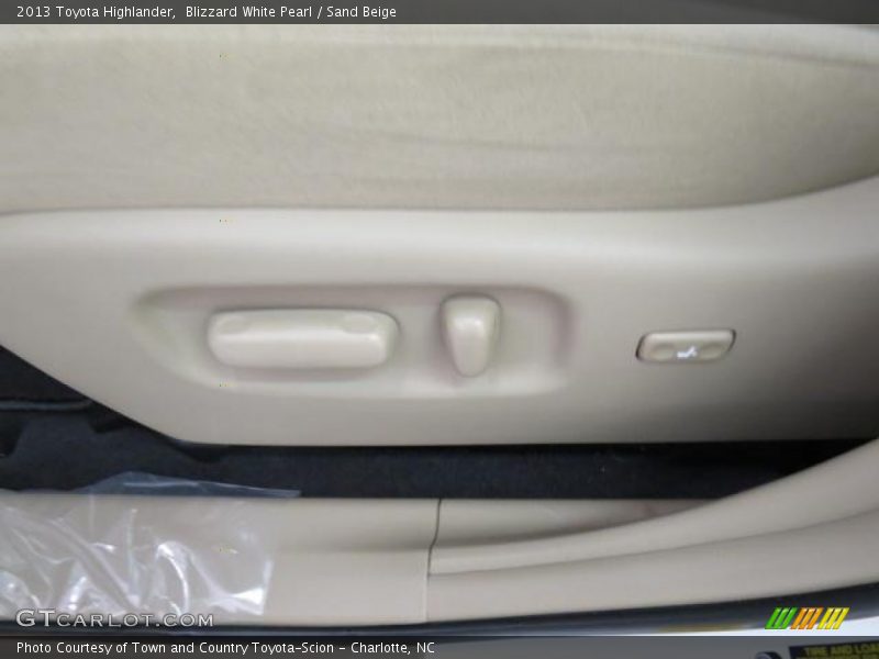Blizzard White Pearl / Sand Beige 2013 Toyota Highlander