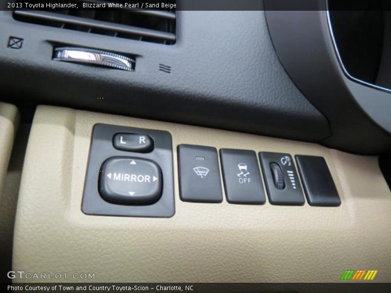 Blizzard White Pearl / Sand Beige 2013 Toyota Highlander