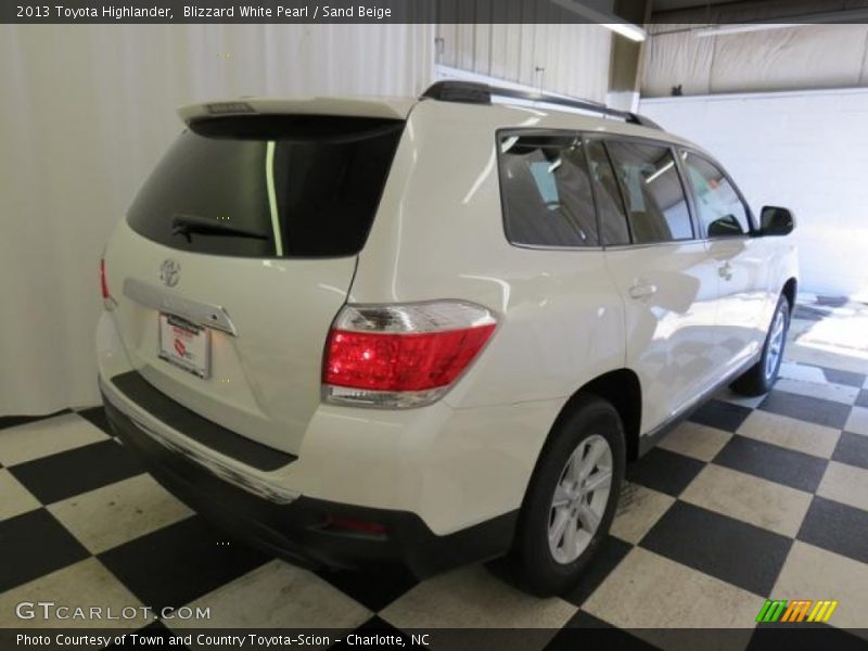 Blizzard White Pearl / Sand Beige 2013 Toyota Highlander
