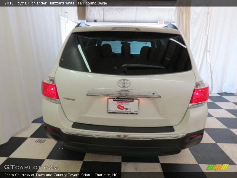 Blizzard White Pearl / Sand Beige 2013 Toyota Highlander