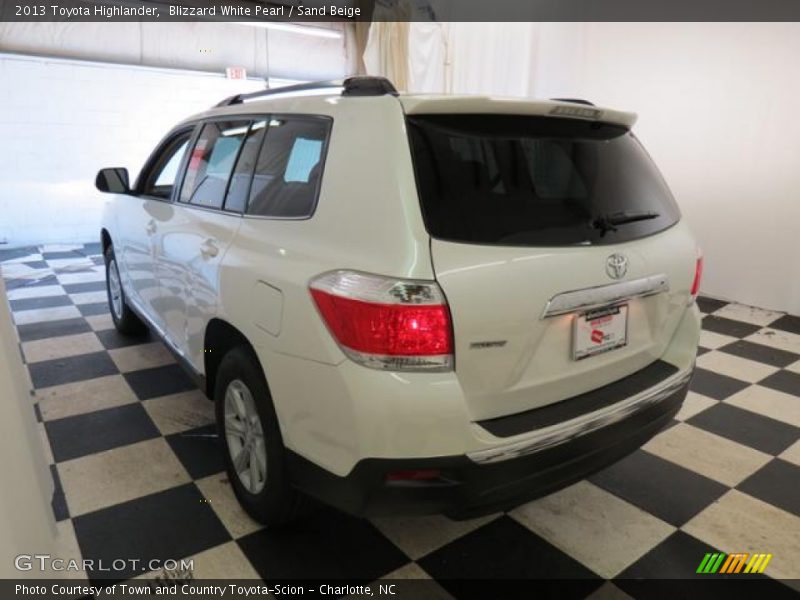 Blizzard White Pearl / Sand Beige 2013 Toyota Highlander