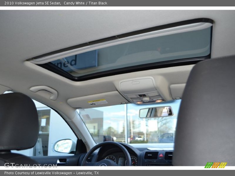 Candy White / Titan Black 2010 Volkswagen Jetta SE Sedan