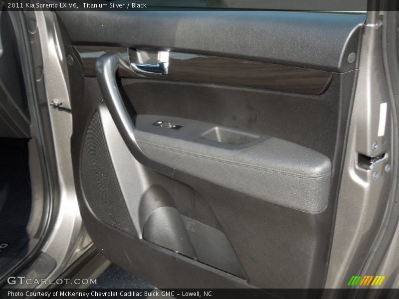Titanium Silver / Black 2011 Kia Sorento LX V6