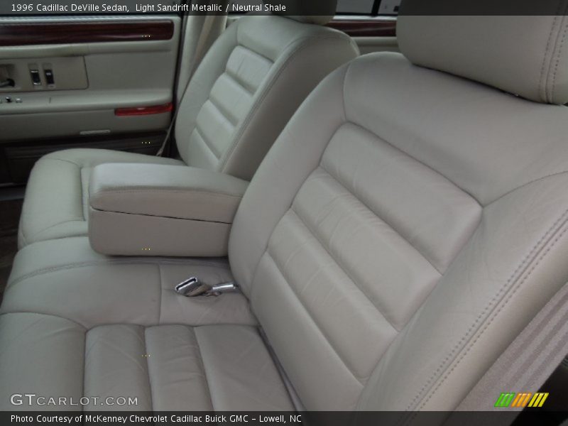 Light Sandrift Metallic / Neutral Shale 1996 Cadillac DeVille Sedan