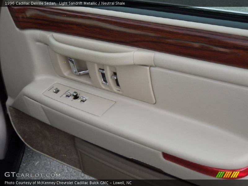 Light Sandrift Metallic / Neutral Shale 1996 Cadillac DeVille Sedan
