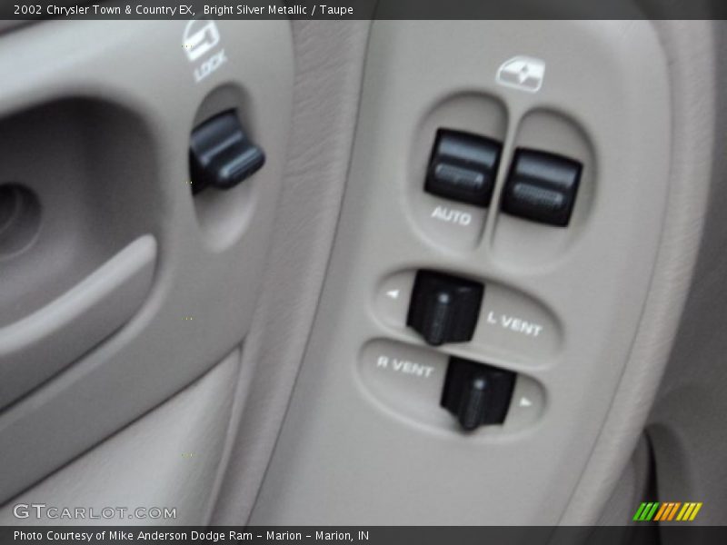 Bright Silver Metallic / Taupe 2002 Chrysler Town & Country EX