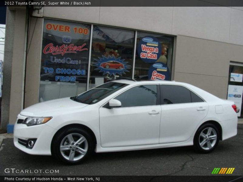 Super White / Black/Ash 2012 Toyota Camry SE