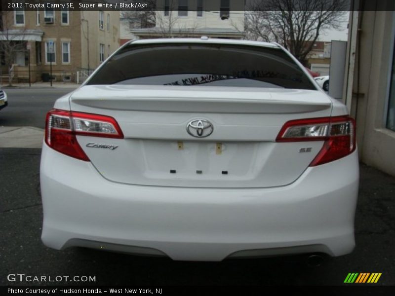 Super White / Black/Ash 2012 Toyota Camry SE
