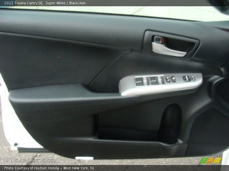 Super White / Black/Ash 2012 Toyota Camry SE