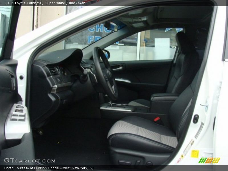 Super White / Black/Ash 2012 Toyota Camry SE