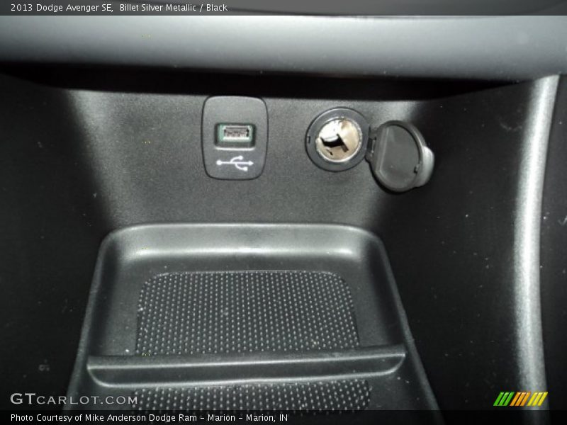 Billet Silver Metallic / Black 2013 Dodge Avenger SE