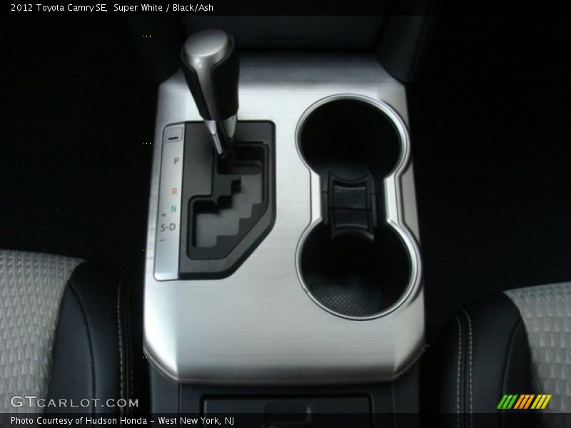 Super White / Black/Ash 2012 Toyota Camry SE