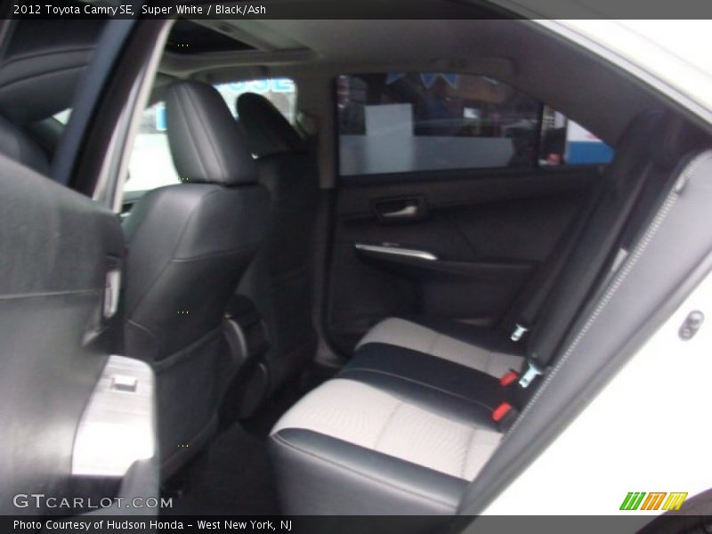 Super White / Black/Ash 2012 Toyota Camry SE